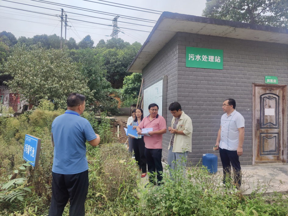 怀化市生态环境局中方分局帮扶企业完成排污许可证延证整改