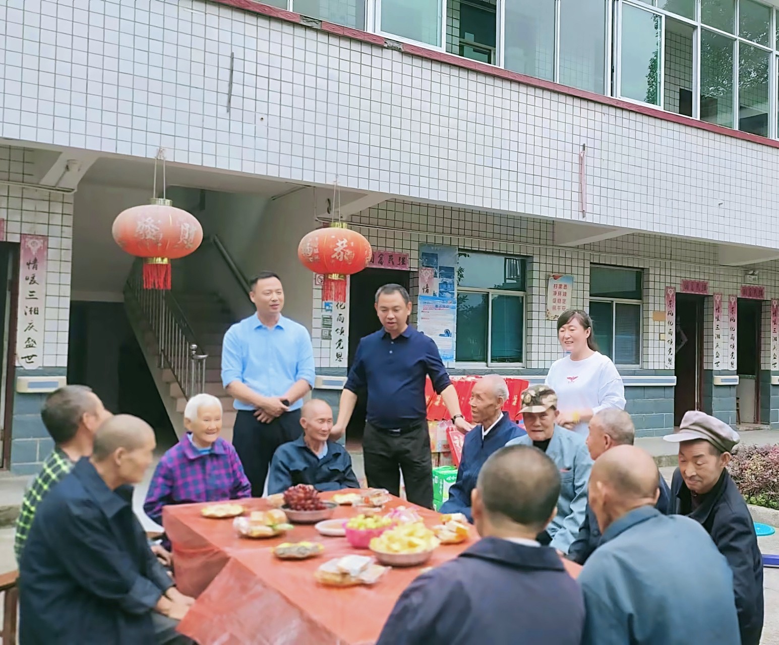 中方县中方镇：平安祥和迎佳节，中秋慰问暖人心