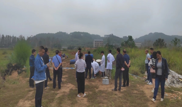 怀化市生态环境局中方分局对产业园区企业开展环境守法警示教育活动