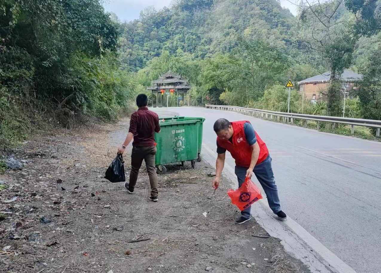 中方县新建镇：开展志愿清扫活动 助力人居环境提升