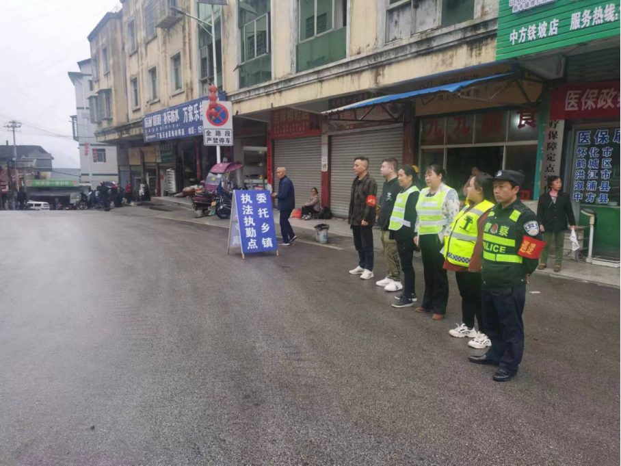 中方县铁坡镇：开展“一盔一带、安全出行”专项整治行动