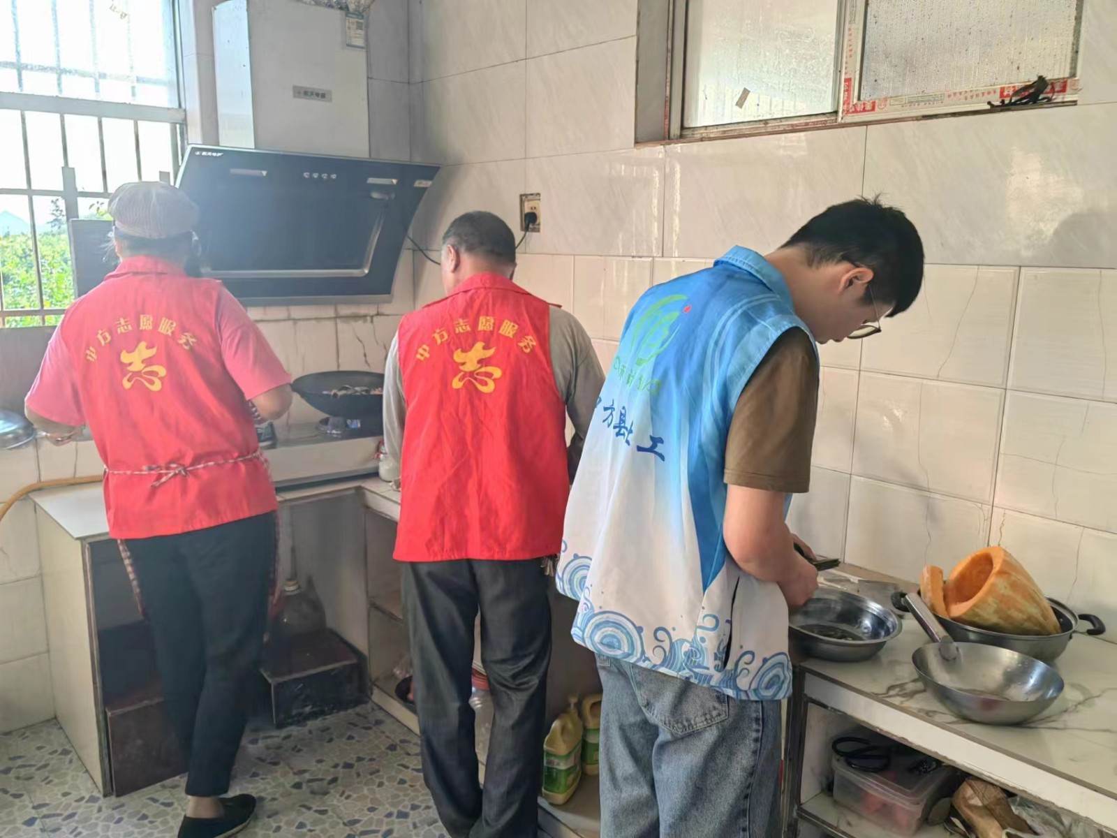 中方县新路河镇社工站：九九重阳节 情暖敬老院