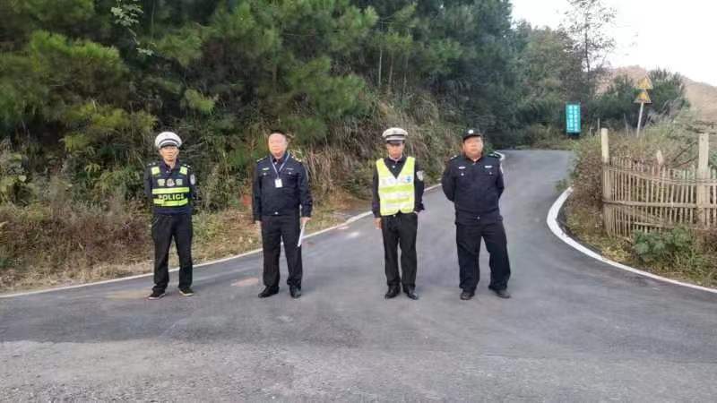 中方县蒿吉坪瑶族乡开展道路交通秩序整治专项行动 助力优化营商环境
