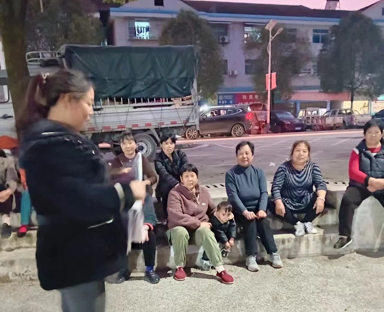 中方县新建镇：创新组织社区青春行动 强化冬季防火安全意识