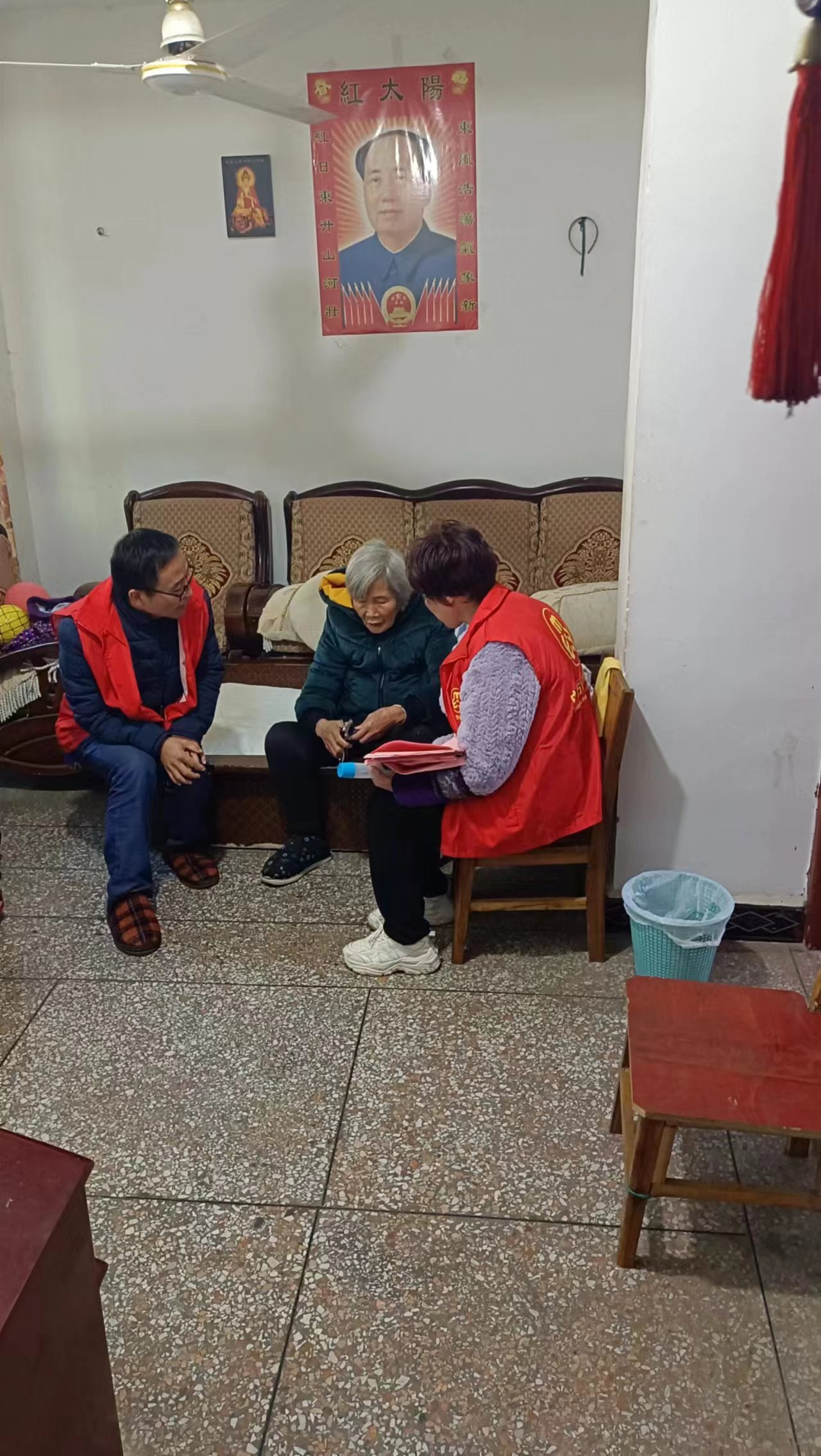 泸阳镇开展“两节”期间防范非法集资宣传教育“敲门行动”