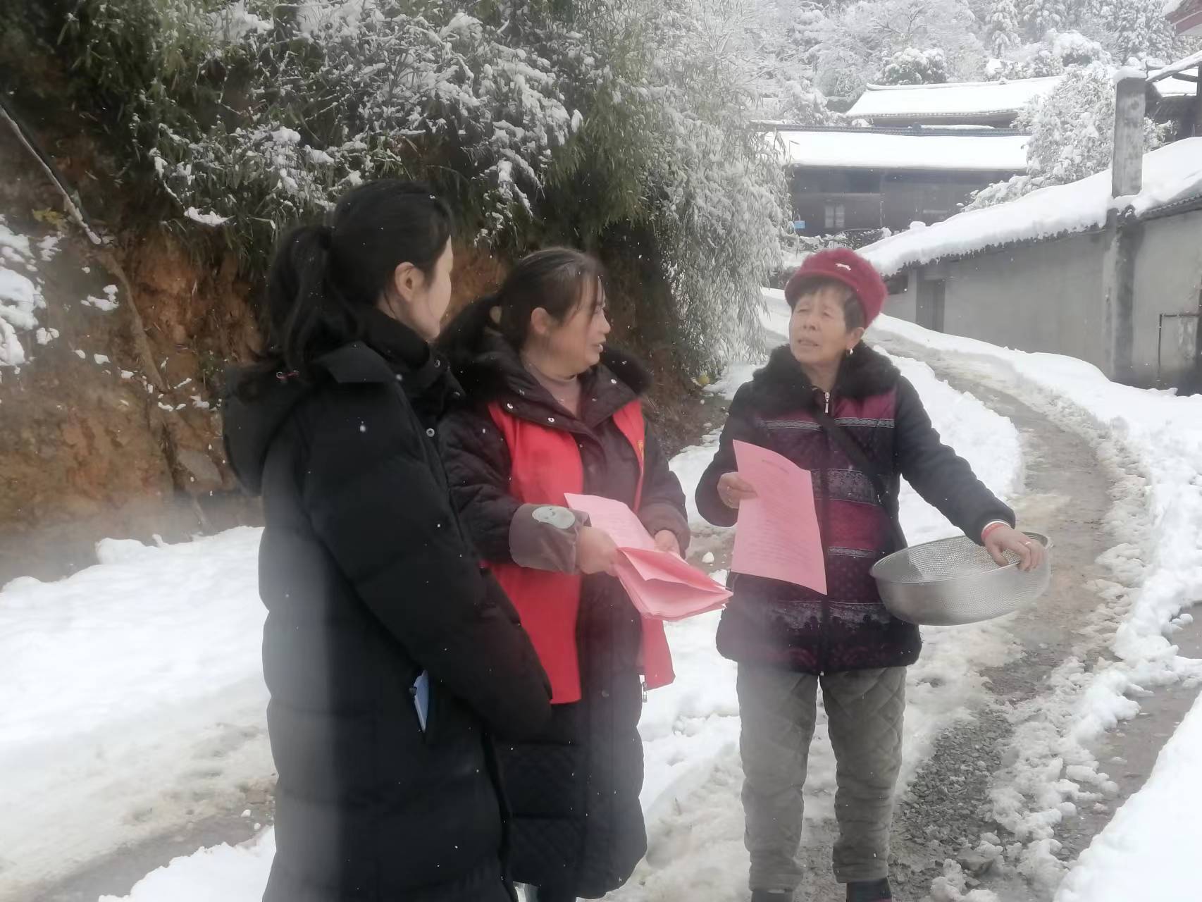 中方县新建镇：发挥巾帼力量  筑起“温暖防线”