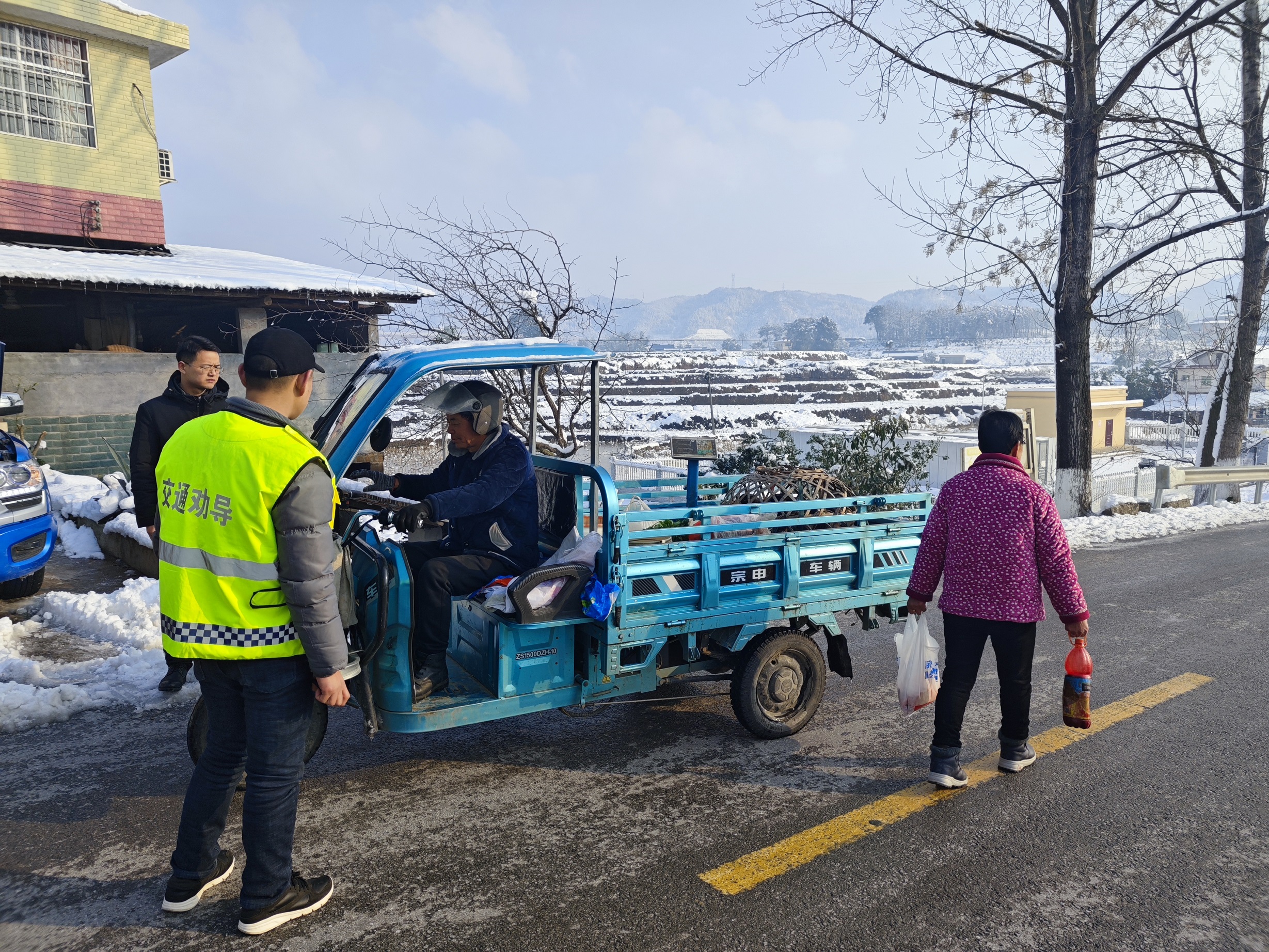 中方县新建镇：开展交通执勤 优化营商环境