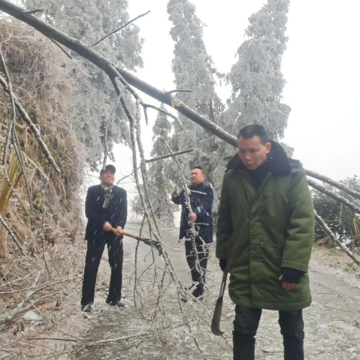 中方县铁坡镇：闻“雪”而动，疏堵保畅