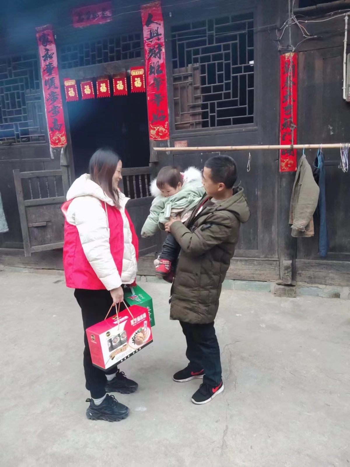 中方县铜湾镇妇联：慰问送温暖 关怀暖人心