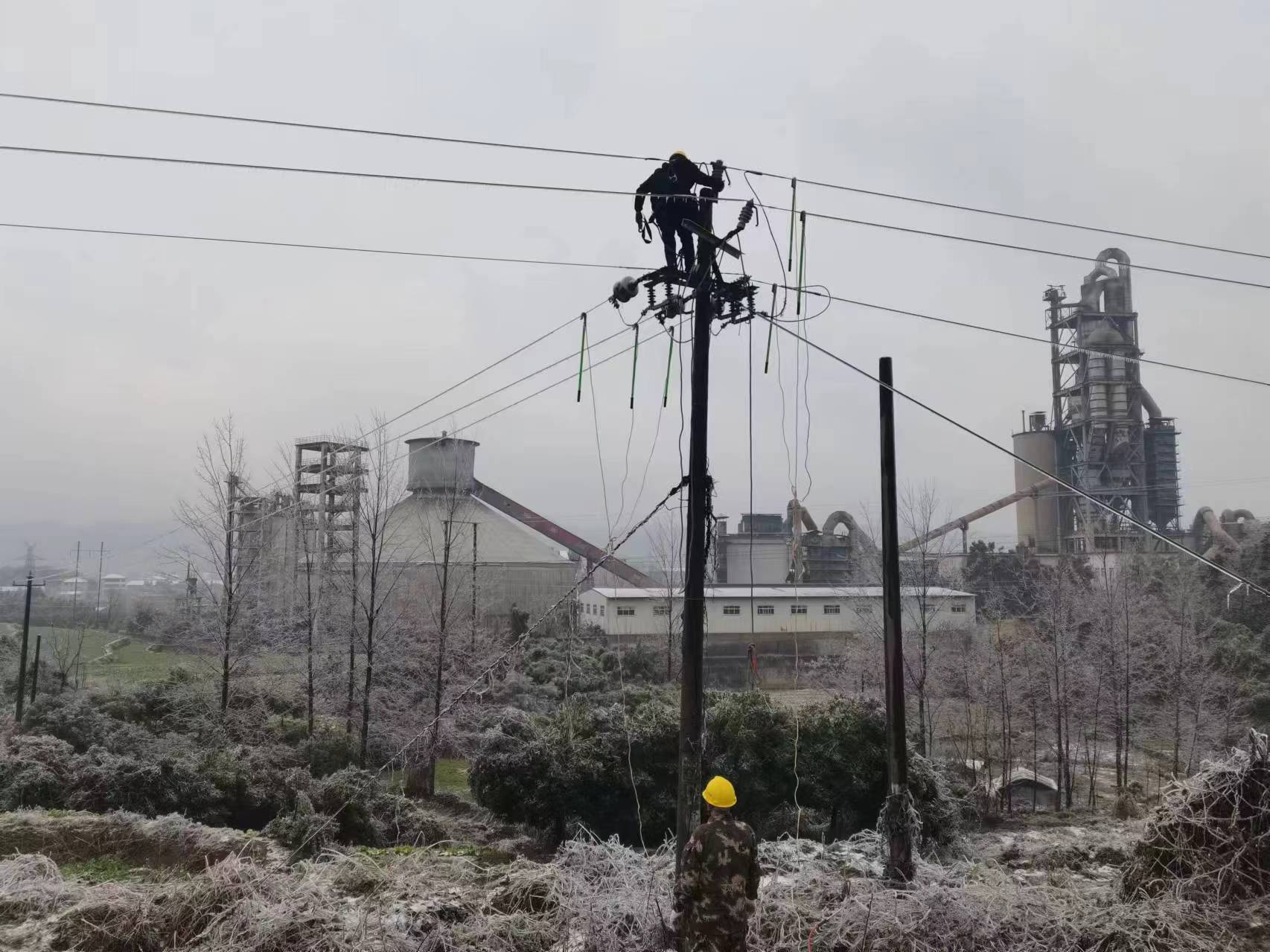 国网中方县供电公司：抗冰雪保供电 责任在肩护温暖