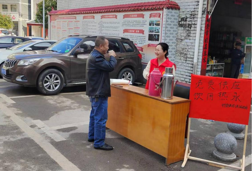 中方县铁坡镇开展暖心护航行动 积极应对春运返程高峰