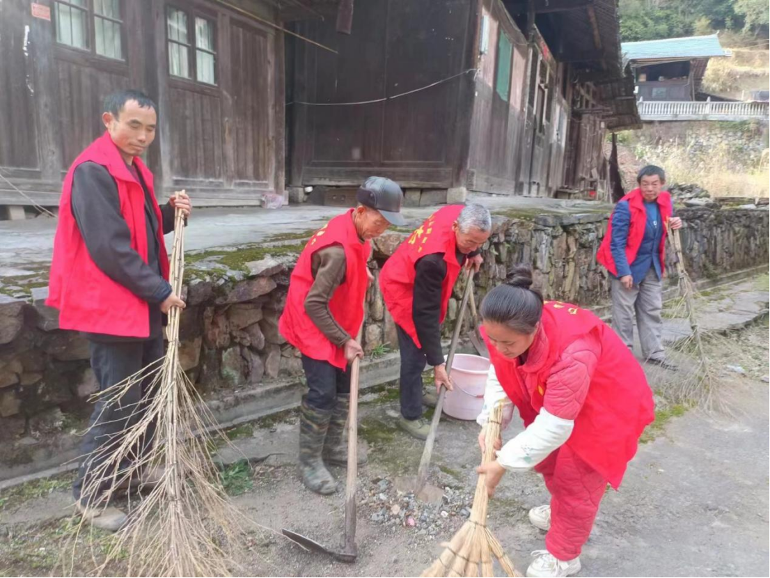 中方县铁坡镇锦溪村：人居环境焕新颜，绿意盎然谱新篇