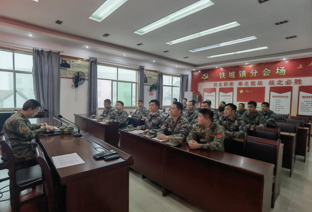 以防促练，严阵以待——中方县铁坡镇开展基干民兵备战演练