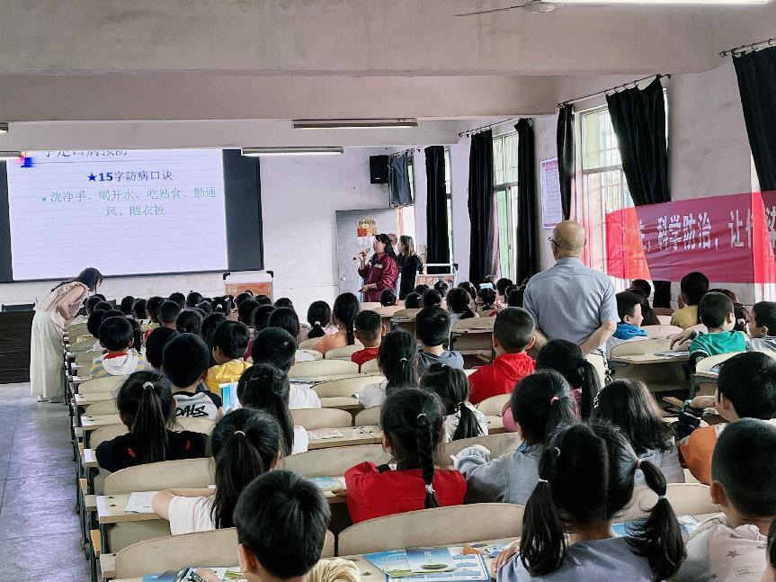 中方县疾控中心开展科技活动周宣传活动