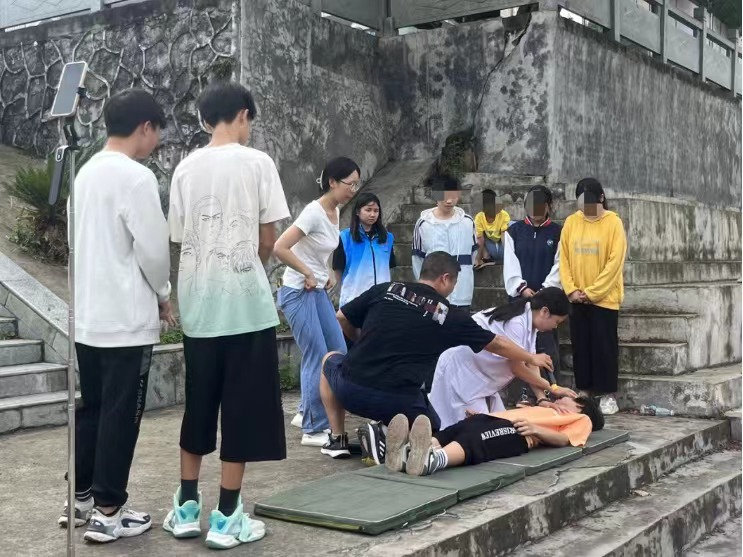 中方县袁家镇开展防溺水与防性侵安全教育活动