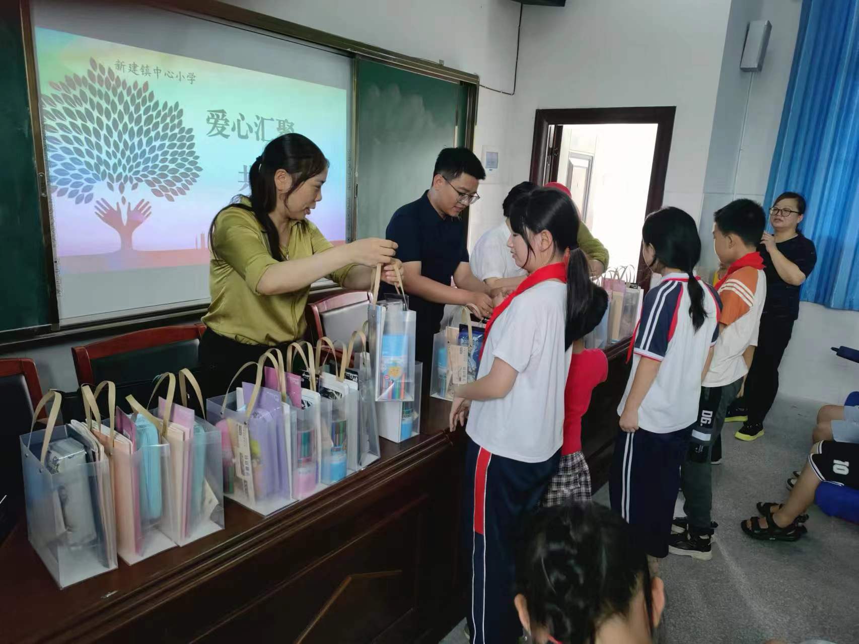 中方县新建镇：发挥统战力量 助力学子梦想启航
