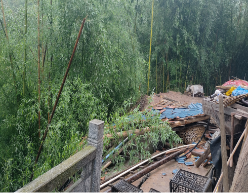 “汛”线直击｜中方县泸阳镇：白洋坪村1户2人提前转移成功避险