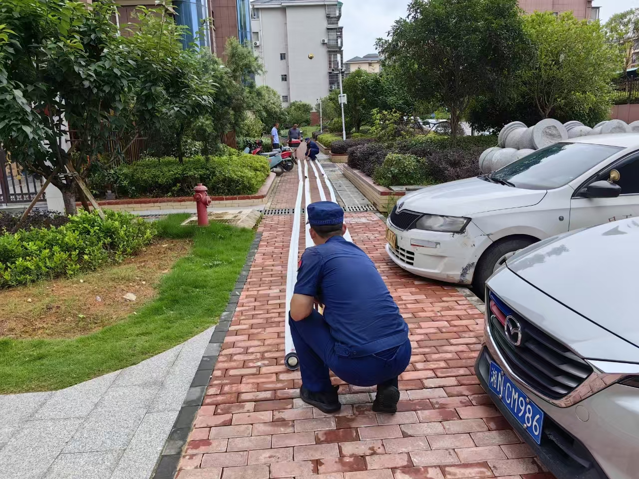 以案普法 ——一小区使用不合格的消防产品逾期未改