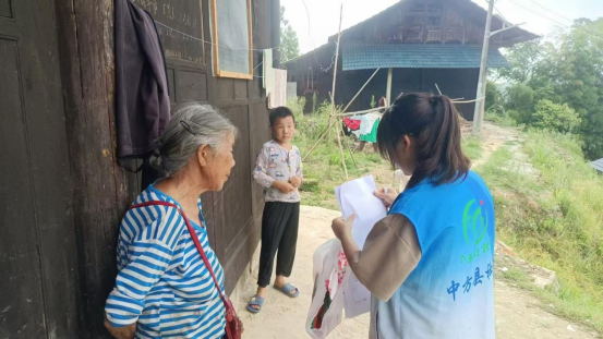 中方县接龙镇：入户法制宣讲，呵护孩子健康成长
