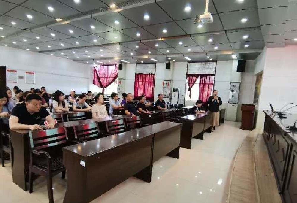 家庭教育指导服务“向阳花”行动走进中方县财贸系统