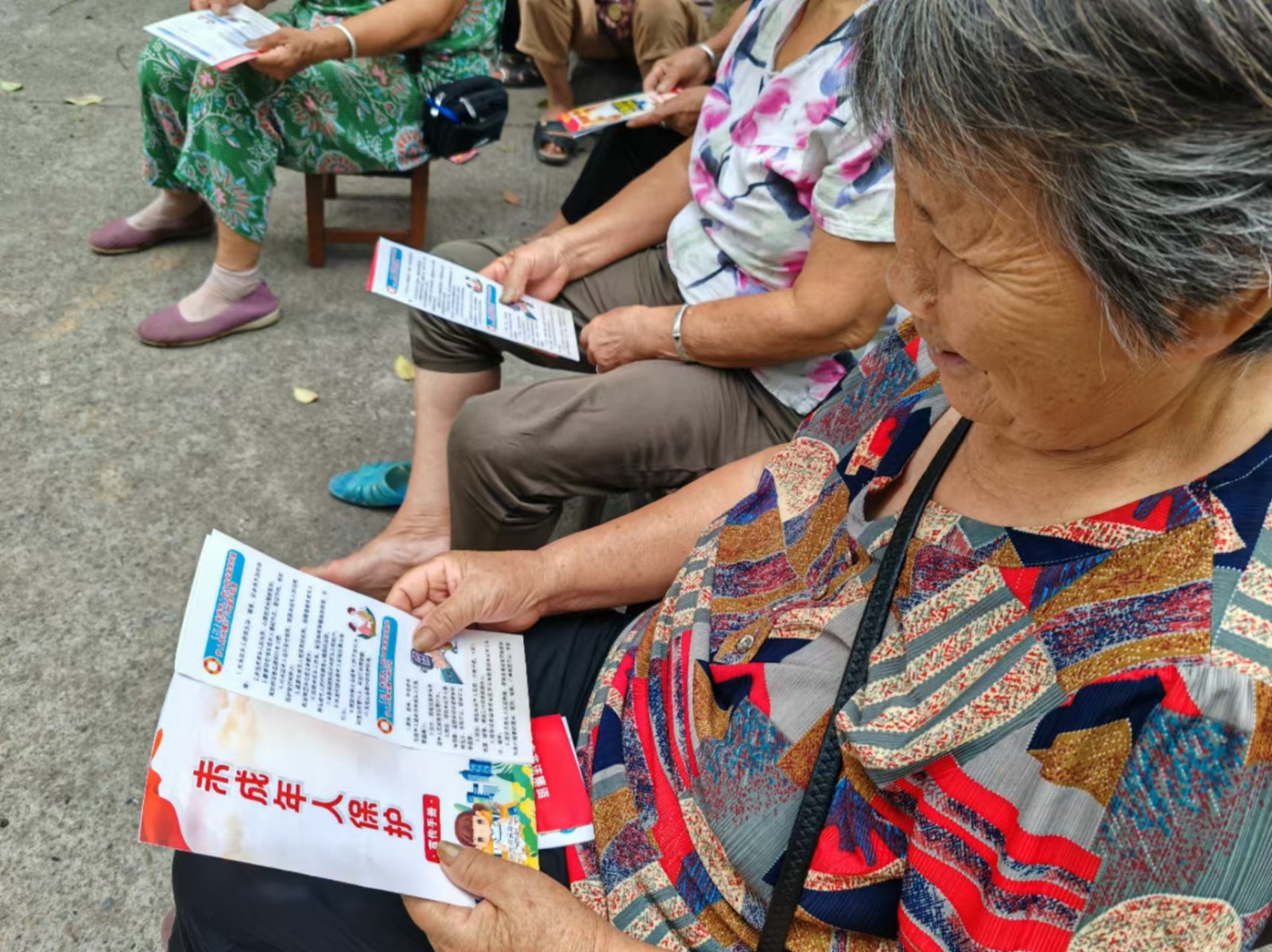中方县泸阳镇民政社工站：法制宣传进小区  共筑未成年人保护墙