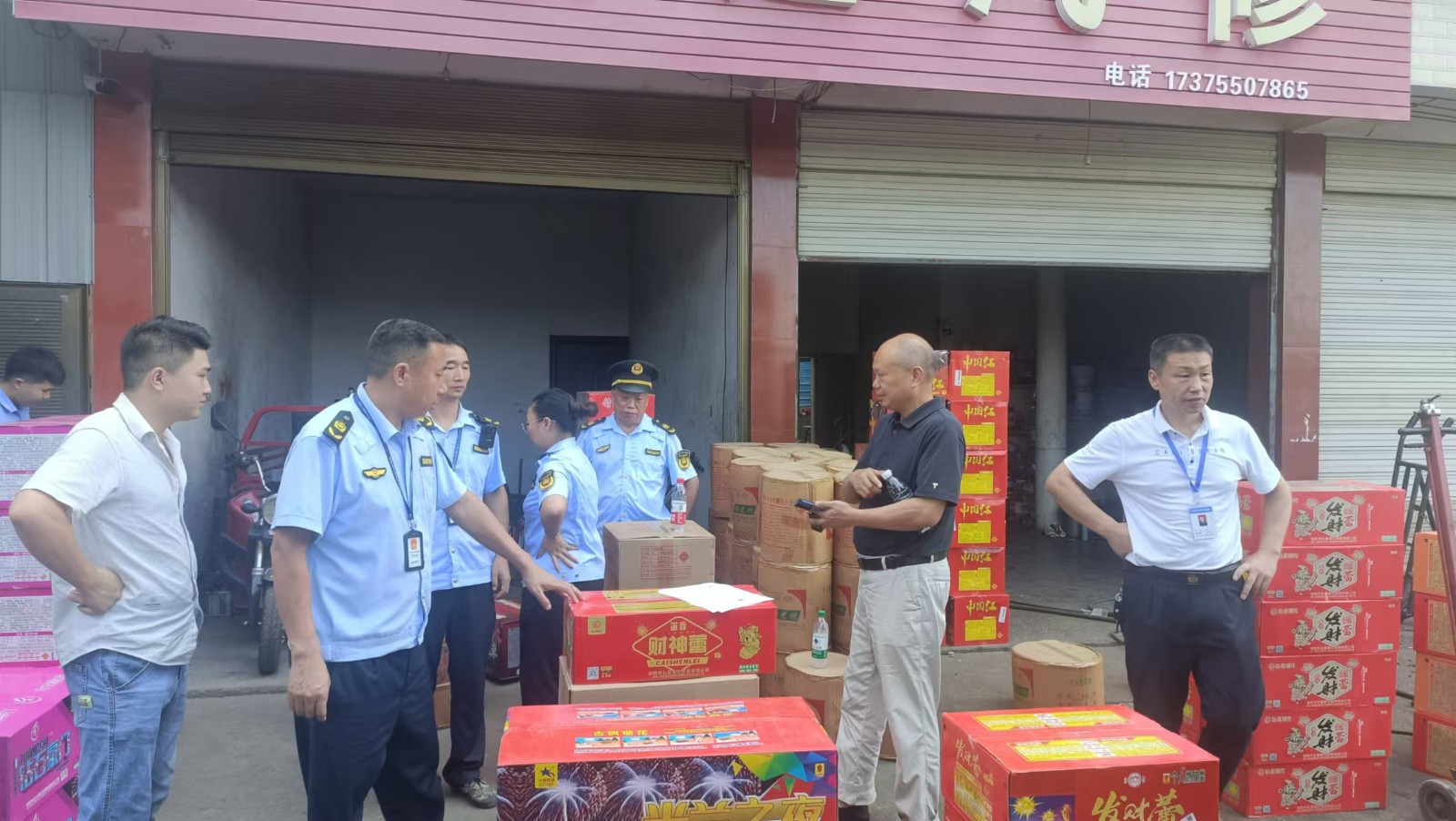 中方县中方镇：成功查处一起超许可范围储存烟花爆竹行为