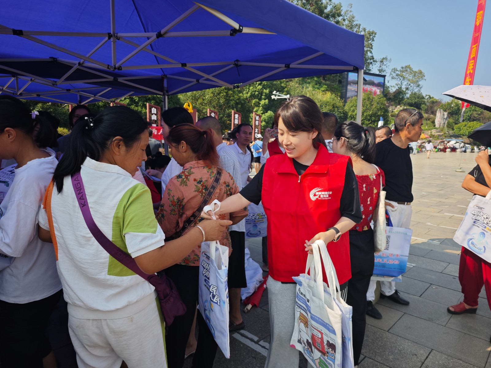 中方縣中方鎮(zhèn)：巧借招聘集市，開展網(wǎng)絡(luò)安全宣傳周活動(dòng)