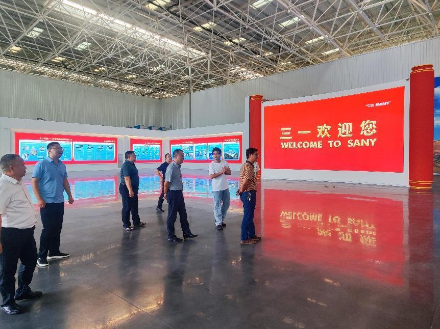 新化县城管执法局考察组来我县考察学习城乡环卫一体化工作