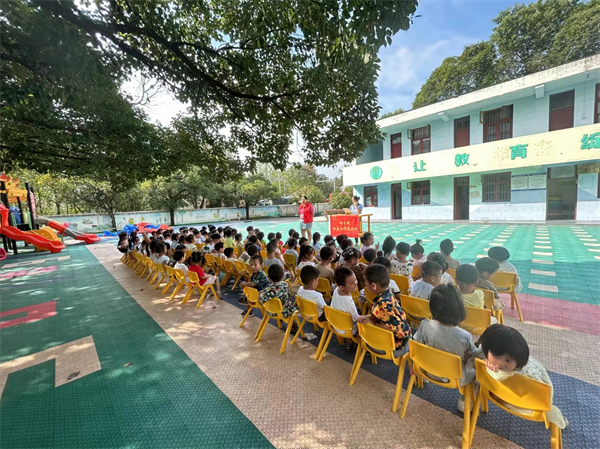 中方县桐木镇民政社工站：开展“相伴成长 开学第一课”安全教育宣讲活动