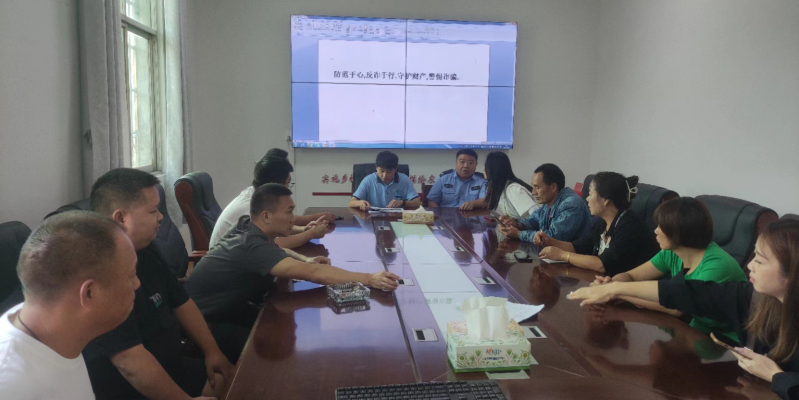 中方县袁家镇民政社工站：“防范于心，反诈于行”主题宣讲活动