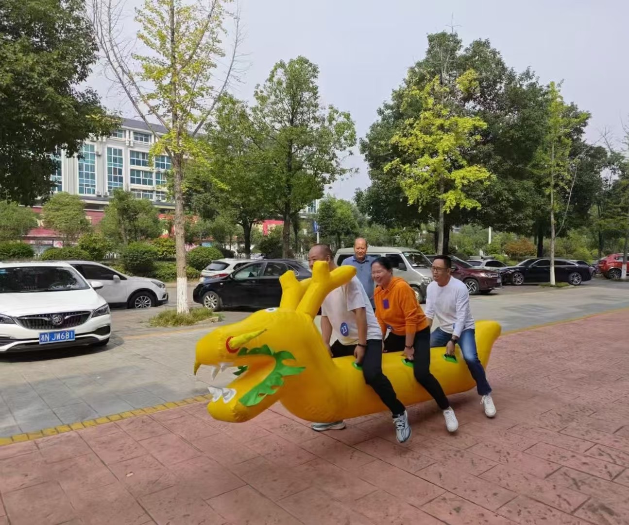 中方县交通运输局：积极参与社区运动会 点燃健身热