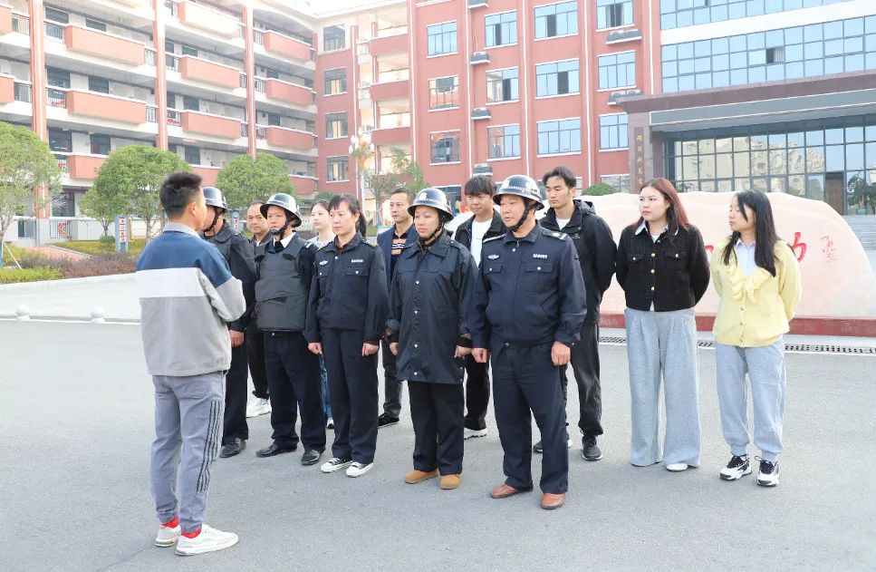 以“演”筑防，安全“同”行|怀化市恒雅高级中学开展反恐防暴安全活动