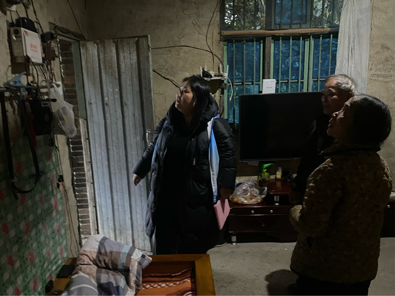 中方县中方镇民政社工站开展冬季防火“敲门”行动，筑牢安全防线