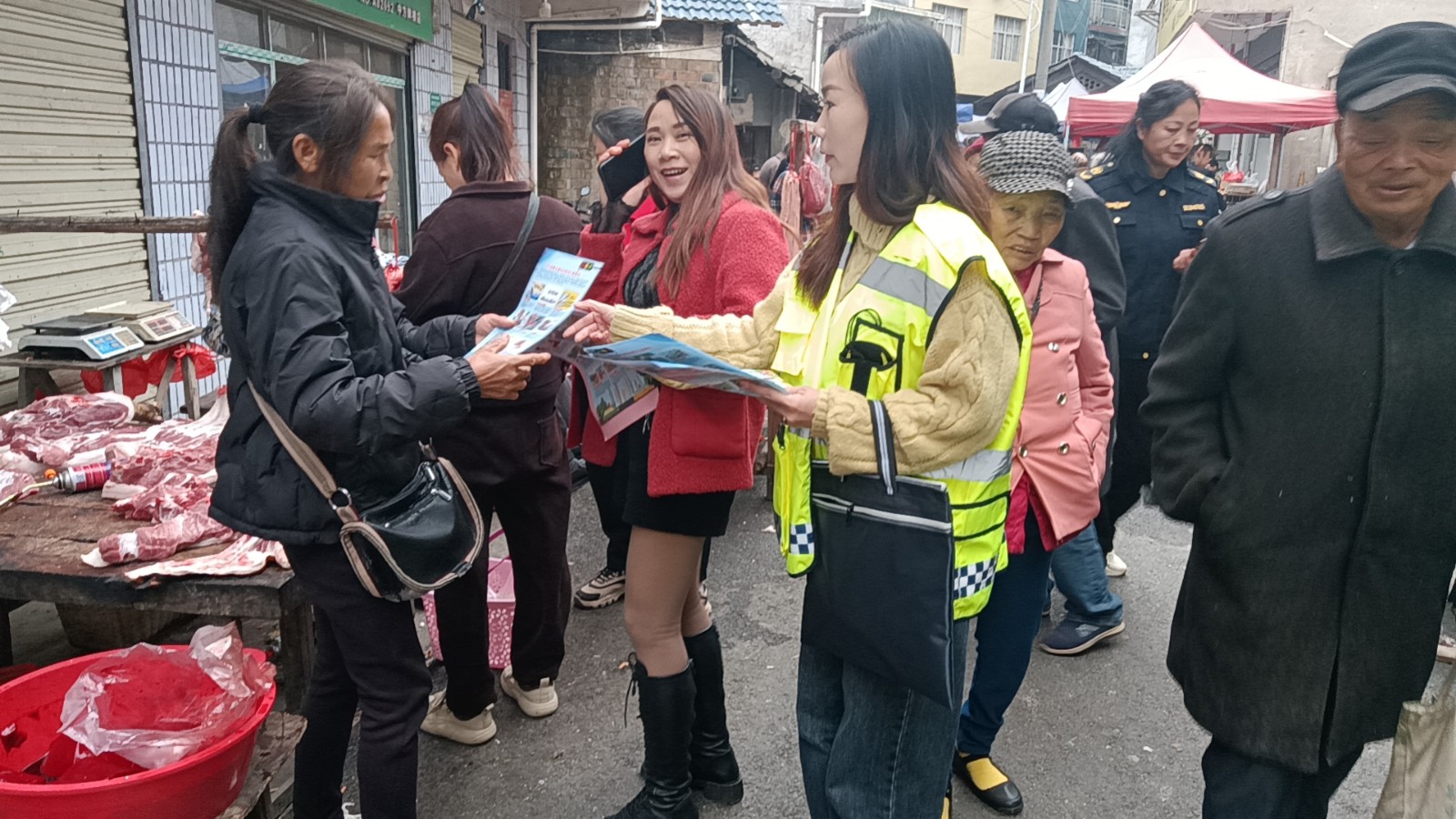 中方县中方镇：强化道路交通安全管理，筑牢农村出行安全防线