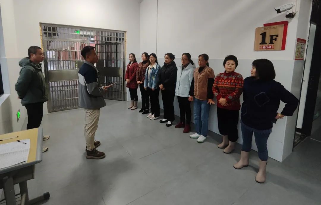 真情服务 ，让“爱”更专业|怀化市恒雅高级中学举行生活老师内务整理技能比赛活动