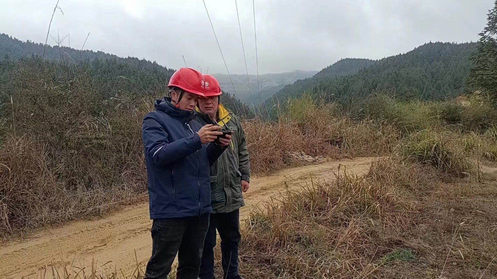 国网中方县供电公司：人机协同精巡线路，全力备战春节保供电