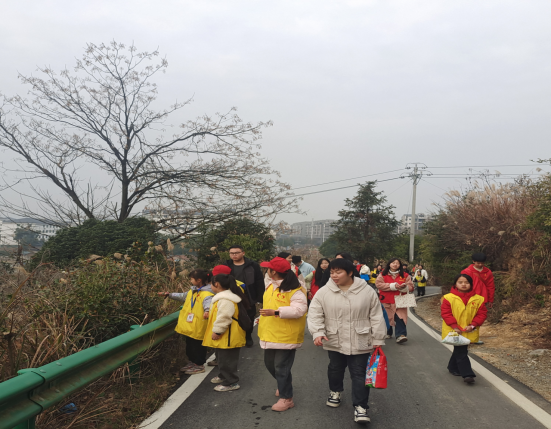中方县志愿者协会：开展亲子徒步活动，共绘家庭与自然和谐画卷