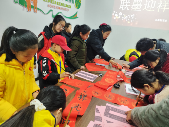 中方县志愿者协会：小年挥毫，墨香四溢迎祥年