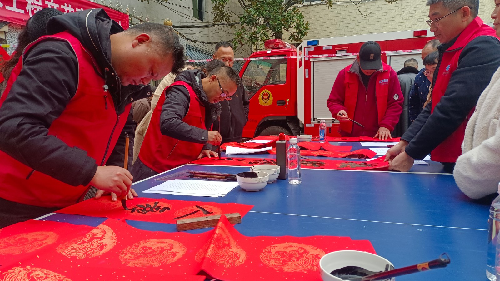 中方县新建镇：书法送吉 春联传祥