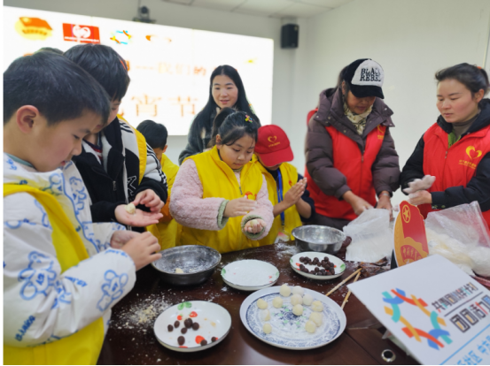 中方县：青少年齐聚同乐社区，共度元宵佳节