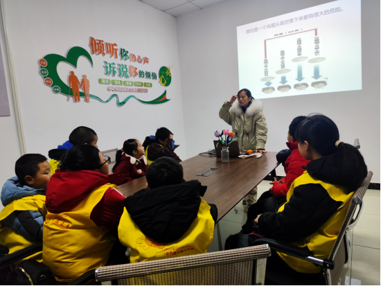 中方县：“社区小当家”出击，向高空抛物说“不”