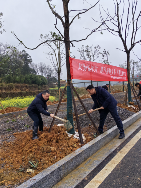 中方县财政局开展义务植树活动