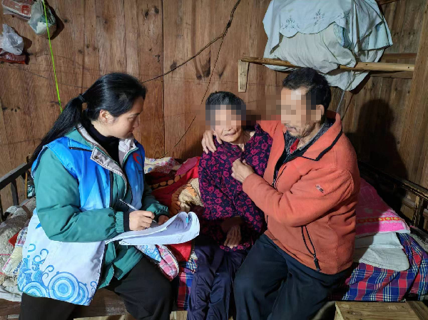 暖心服务送上门，民政认证零距离——桐木镇民政社工站开展社会救助对象上门认证服务
