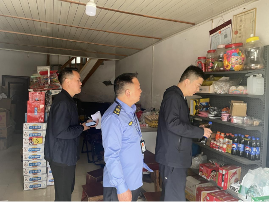 中方县接龙镇：开展校园周边食品安全与娱乐场所专项行动