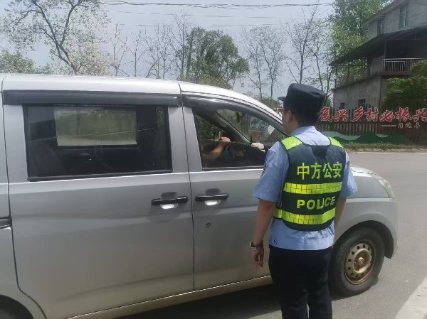 中方县桐木镇：开展农村道路交通安全综合整治行动