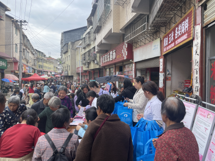 中方县接龙镇开展义诊暨“两癌”免费筛查宣传活动 暖心服务护航女性健康