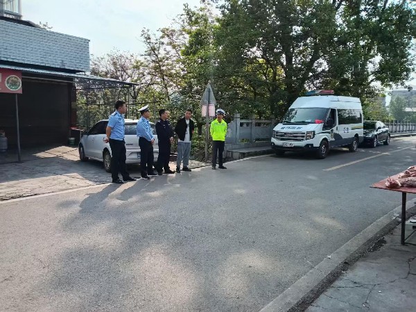 中方县桐木镇开展农村道路交通安全联合执法行动，筑牢安全防线