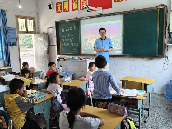 中方县新路河镇民政社工站： 开展五一假期安全教育活动
