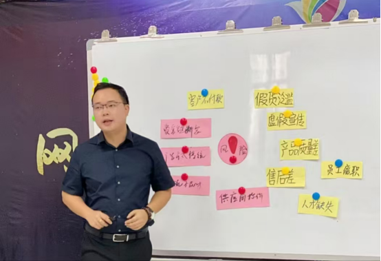 从蓝莓种植到“新农人孵化器”  罗杰的创业转型之路