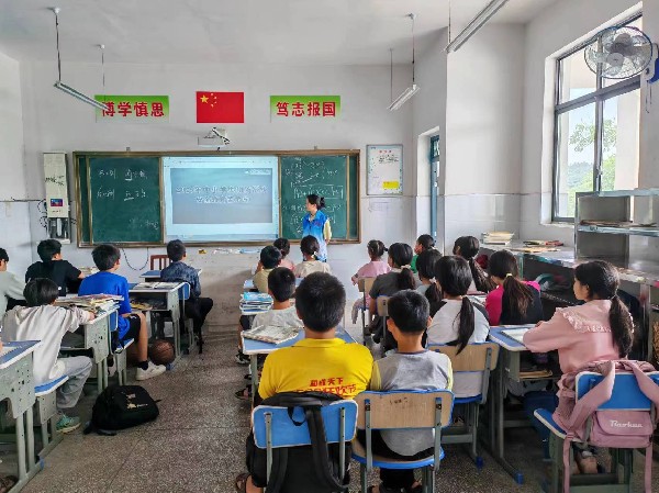 中方县桐木镇民政社工站开展防溺水安全教育活动